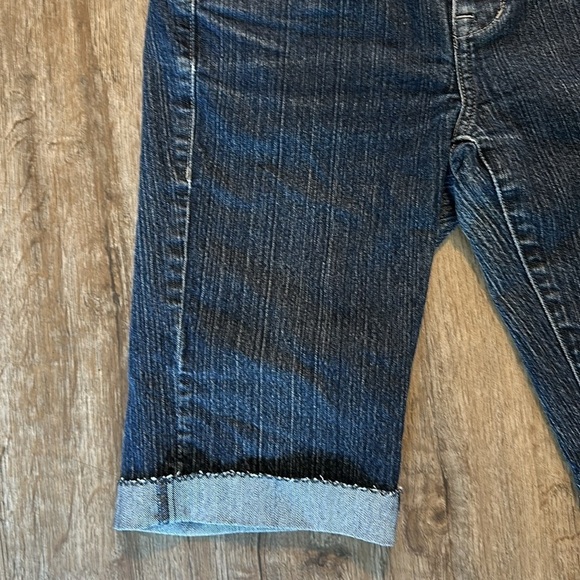 CALVIN KLEIN JEAN SHORTS SIZE(4) - Picture 3 of 9